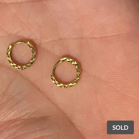 ✨ 18K Real Gold Diamond-Cut Baby Huggie Hoop Earrings ✨ - Picture 1 of 4